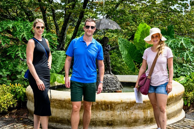 2.5 Hour Atlanta Local Food + Victorian Cemetery Tour - Six Feet Under Pub and Fish House: start hungry, settle in fast
