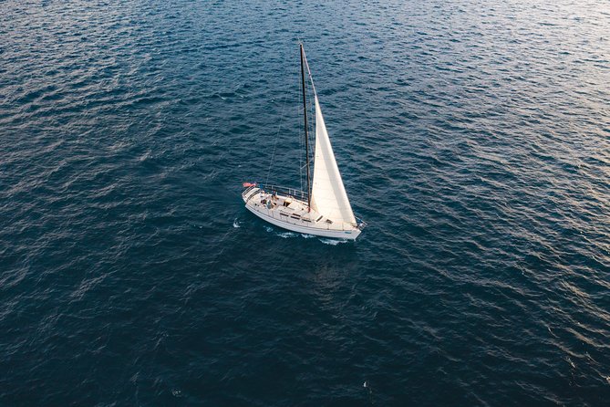2 Hour Sailing Cruise on Lake Tahoe - What you’re really paying for: quiet sailing plus included drinks