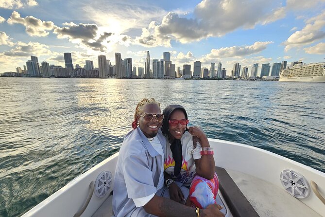 2 hrs Miami Private Boat Tour with Cooler, Ice, Bluetooth Stereo - Music at night: how to keep the vibe right