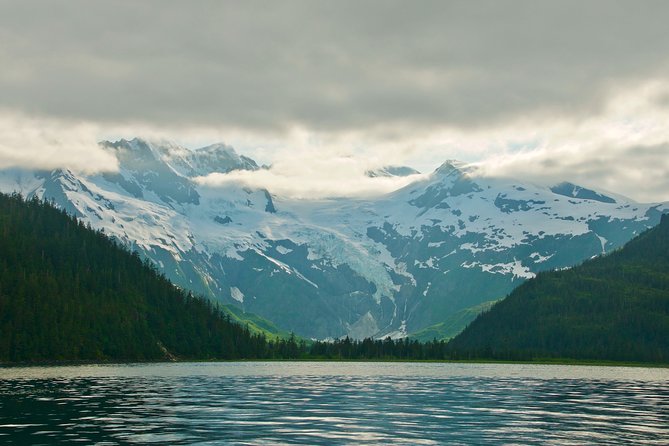 26 Glacier Cruise and Coach from Anchorage, AK - Onboard Comfort: Lunch, Coffee, Charging, and Seasickness Support