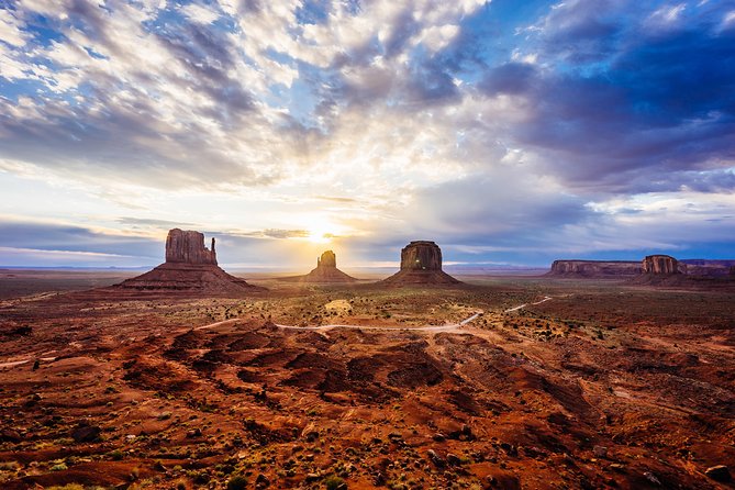 3-Day Tour: Zion, Bryce Canyon, Monument Valley and Grand Canyon - Day 2: Antelope Canyon add-on and the Navajo Jeep in Monument Valley