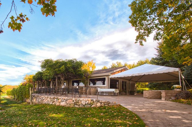 5-Hour Traverse City Wine Tour: 4 Wineries on Old Mission Peninsula - Stop 1: Chateau Chantal, a European-Style Chateau With Bay Views