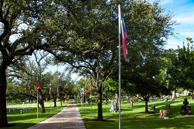 Austin and Hill Country Sightseeing Tour - The bat show, Congress Avenue, and river landmarks that shape Austin