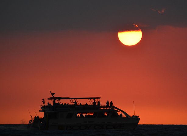 Big Island Historical Dinner Cruise to Kealakekua Bay - Kailua-Kona to Captain Cook, in One Relaxed Evening