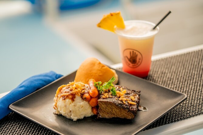 Big Island Historical Dinner Cruise to Kealakekua Bay - Live Hawaiian Music and the Onboard Energy