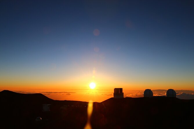 Big Island: Mauna Kea Summit Tour with Free Night Star Photo - The Onizuka Astronomy Complex stop: dinner and getting ready at 9,000 feet