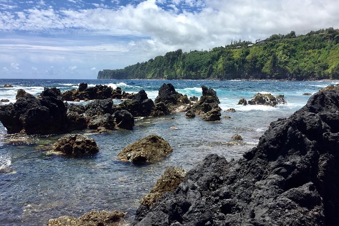 Big Island Volcano Adventure from Kona: Small Group - Pickup, snacks, and how the day stays comfortable