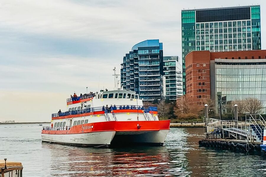 Boston: Boston Harbor Sunset Cruise - Dress for Rain or Shine, and Plan for Chilly Harbor Wind