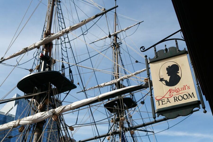 Boston: Boston Tea Party Ships and Museum Interactive Tour - Marching Toward Griffin’s Wharf and Throwing the Tea Crate