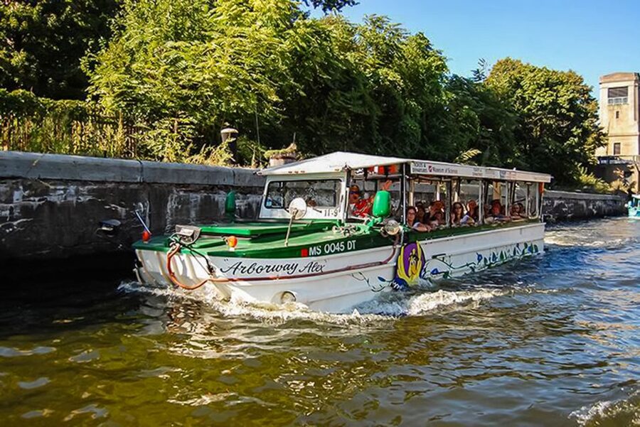 Boston Duck Tour: The Original and World-Famous - GPS Audio App: Helpful for Mixed-Language Groups