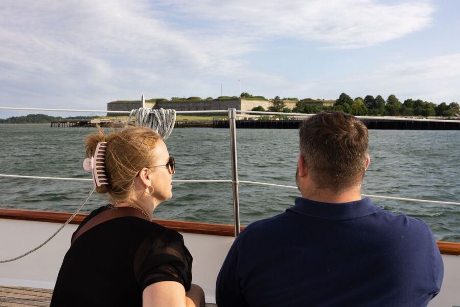 Boston: Harbor Champagne Sunset Sail from Rowes Wharf - Sunset skyline and photo spots: how to get the best light