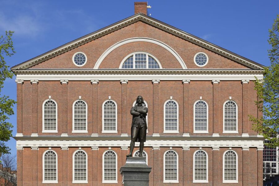 Boston: History Pub Crawl Tour Along the Freedom Trail - Drinks, food, and the real value of the $48 price