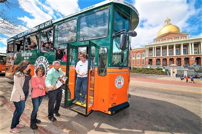 Boston Hop-On Hop-Off Trolley Tour with 13 Stops - Live narration: how to get more out of every stop