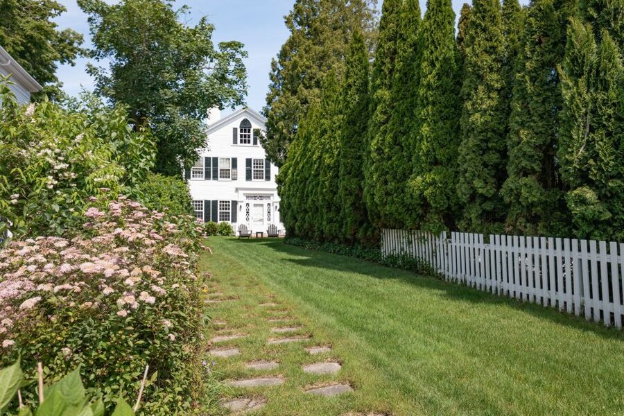 Boston: Martha's Vineyard Day Trip with Optional Island Tour - Aquinnah, Gay Head Cliffs, and the lighthouse views