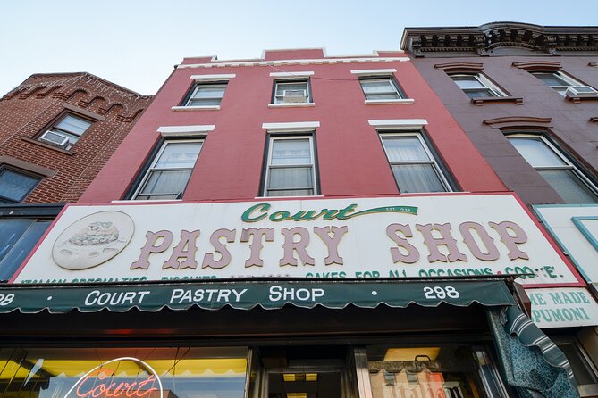 Brooklyn Bridge & DUMBO Food Tour: Local Eats & Landmarks - Getting real value: Why the guides matter here