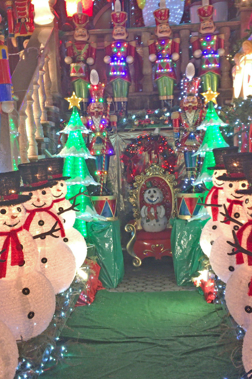 Brooklyn: Dyker Heights Christmas Walking Tour - Starting at Gigi’s Bakery and Getting to Dyker Heights