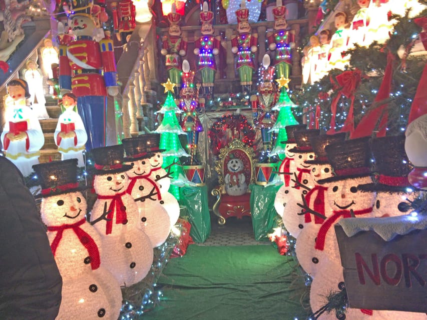 Brooklyn: Dyker Heights Christmas Walking Tour - The 15-Minute Setup Walk: Turning street corners into a mission