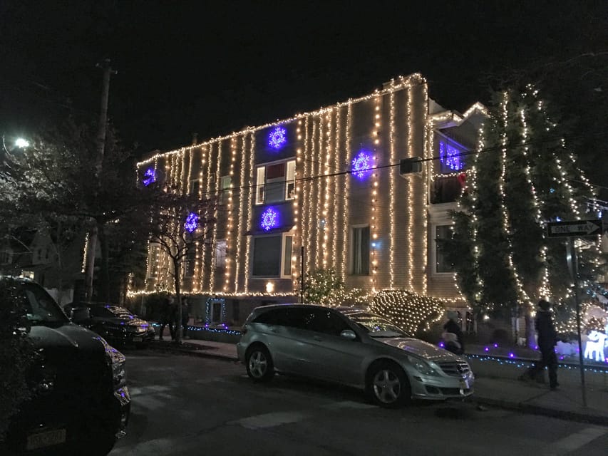 Brooklyn: Dyker Heights Christmas Walking Tour - Photo and Comfort Tips for a Chilly Night Stroll