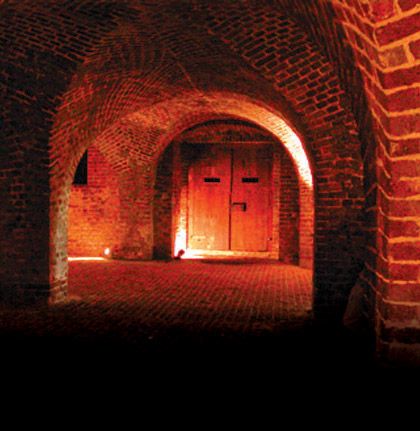 Charleston: 90-Minute Ghost and Dungeon Walking Tour - Key Things That Make This Tour a Night-To-Remember