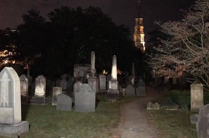 Charleston Ghost & Graveyard Night-Time Guided Walking Tour - The guide matters more than you think