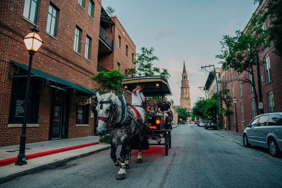 Charleston: Haunted Carriage Evening Tour - Meeting Point at Old South Carriage Company and How to Start Smoothly