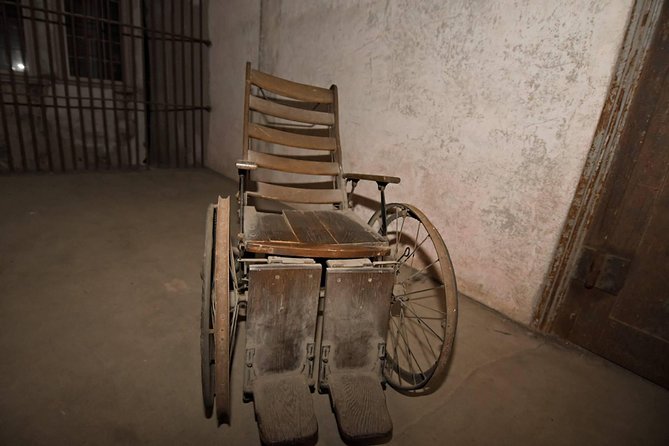 Charleston Haunted Jail Night-Time Walking Tour with Admission to Old City Jail - Timing, group size, and how to plan your evening around a 45-minute scare