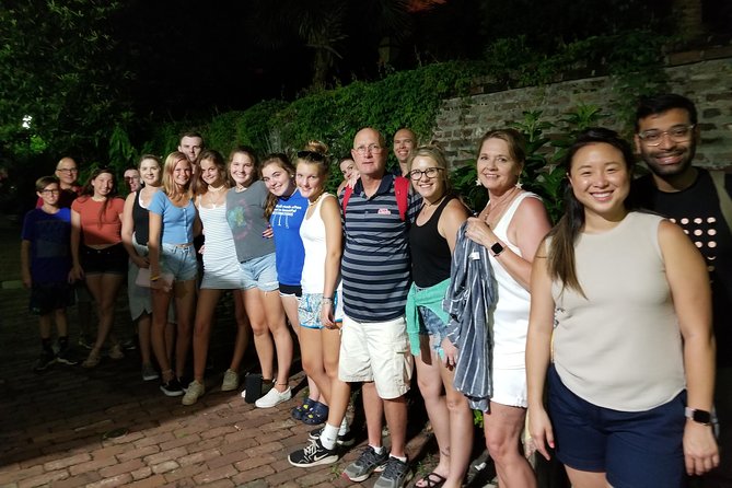 Charleston's Pleasing Terrors Night-Time Walking Ghost Tour - Stop 1: Poogan’s Porch and the restaurant-history hauntings