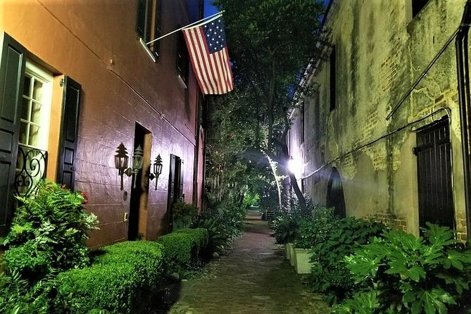 Charleston's Pleasing Terrors Night-Time Walking Ghost Tour - What happens on the walk: the overall flow