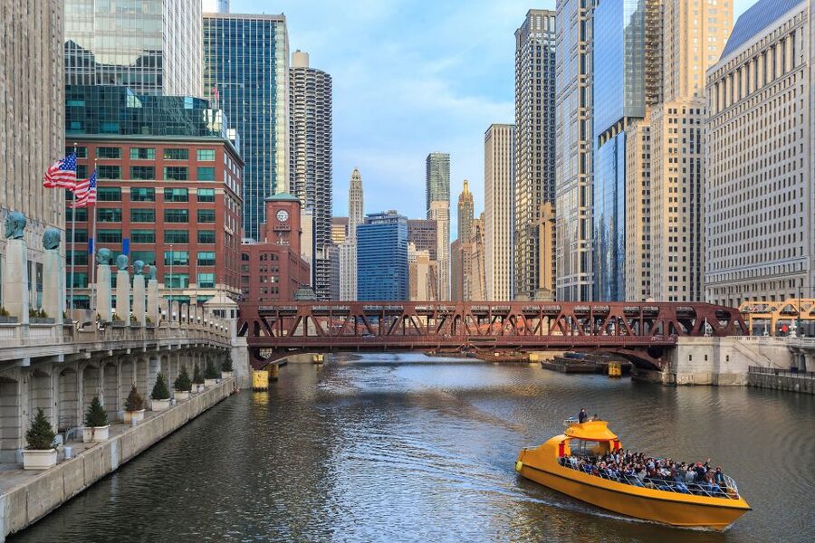 Chicago: 1-5 Day Attraction Pass with Shedd Aquarium - Mobsters and Haunted Mysteries Walking Tour for an Evening Change of Pace