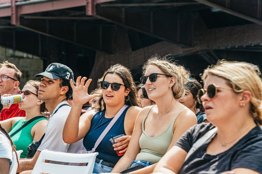 Chicago: 1.5-Hour Lake and River Architecture Cruise - Your Guide and the Onboard Setup: Cash Bar, Restrooms, and Comfort