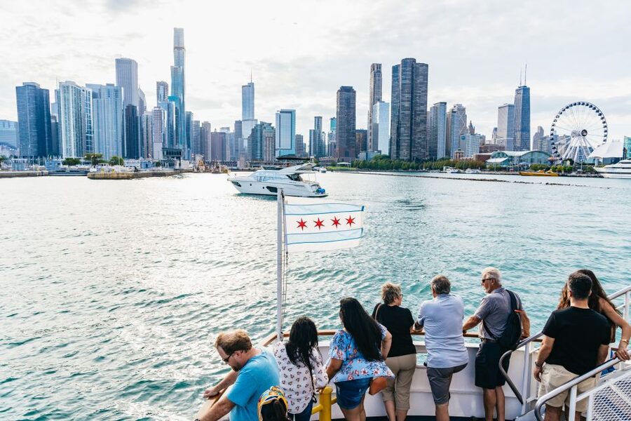 Chicago: 1.5-Hour Lake and River Architecture Cruise - Boarding at Michigan Avenue and Picking the Right Seat