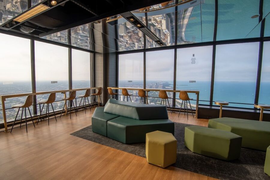 Chicago: 360 Chicago Observation Deck Sip and View Ticket - Timing, crowds, and visibility: how to plan your 90 minutes well