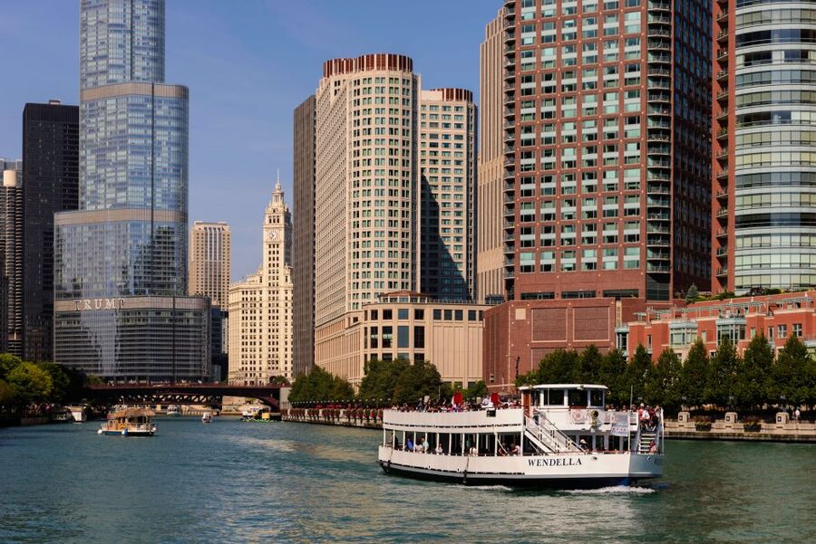 Chicago: 45-Minute Family-Friendly Architecture River Cruise - The route: Lakeshore Drive, Willis Tower, then the Riverwalk return