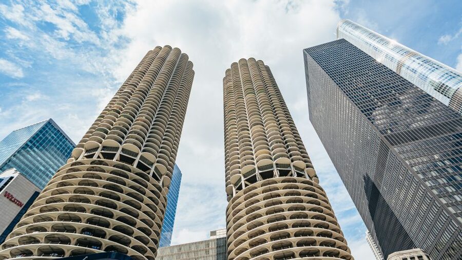 Chicago: 45-Minute Family-Friendly Architecture River Cruise - Two decks, one game plan for photos and cold weather