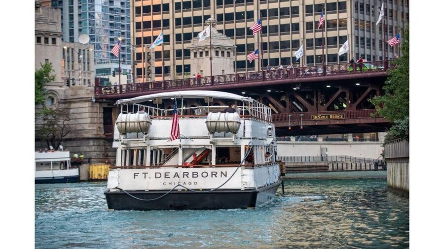 Chicago: Architecture Boat Tour with Drinks - What 90 minutes on the Chicago River feels like