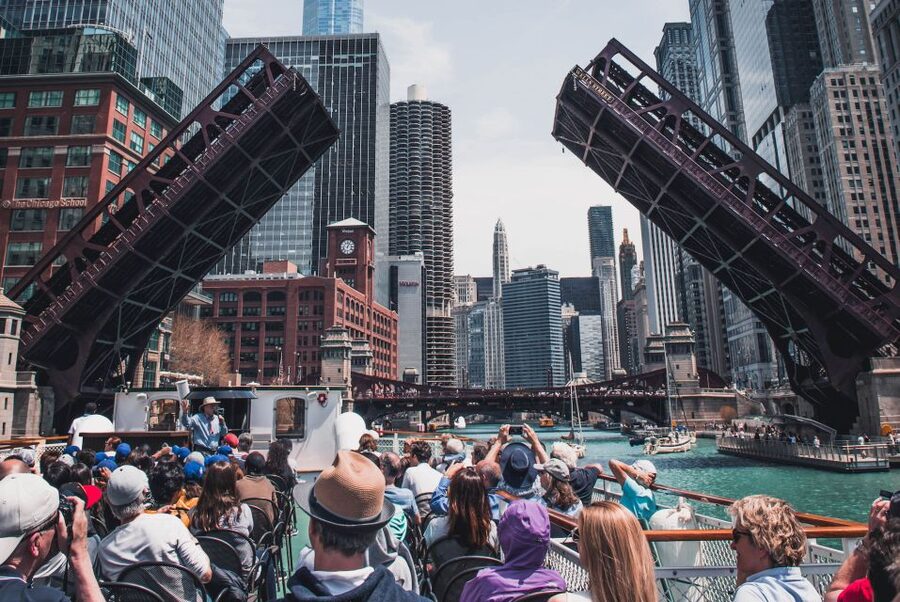 Chicago: Architecture Center Cruise on Chicago's First Lady - Guides and narration style, what the strongest talks have in common