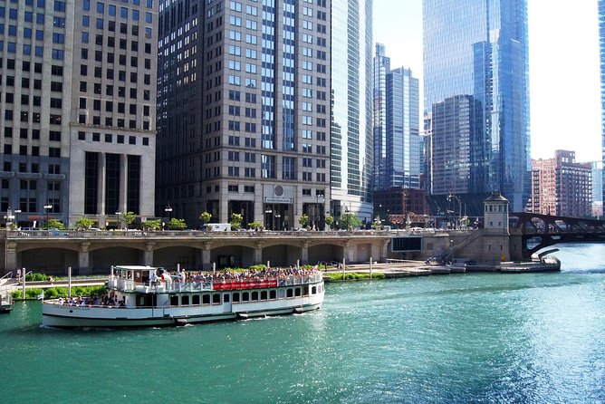 Chicago Architecture Center River Cruise aboard First Lady - Getting the photos you came for, without turning it into a scramble