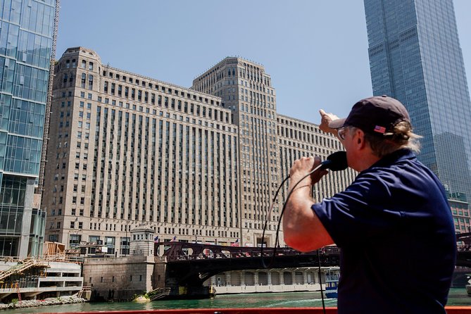 Chicago Architecture River Cruise - On-board comfort: seats, restrooms, pets, and the sound reality