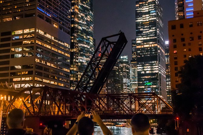 Chicago By Night River & Lake Cruise - What you learn from the live guide, and what to do if the pace feels fast