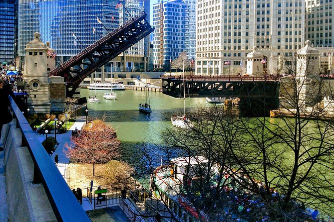 Chicago City Tour with Architecture River Cruise Option - Buckingham Fountain and what to know about the seasonal stop