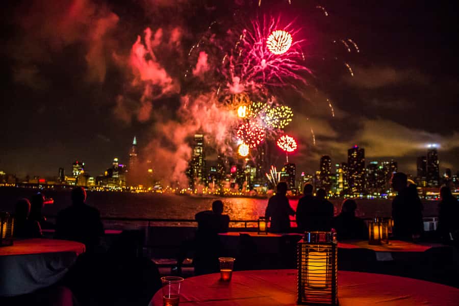 Chicago: Fireworks Cruise with Lake or River Viewing Options - From Wolf Point to the Locks, Then Back for the Show