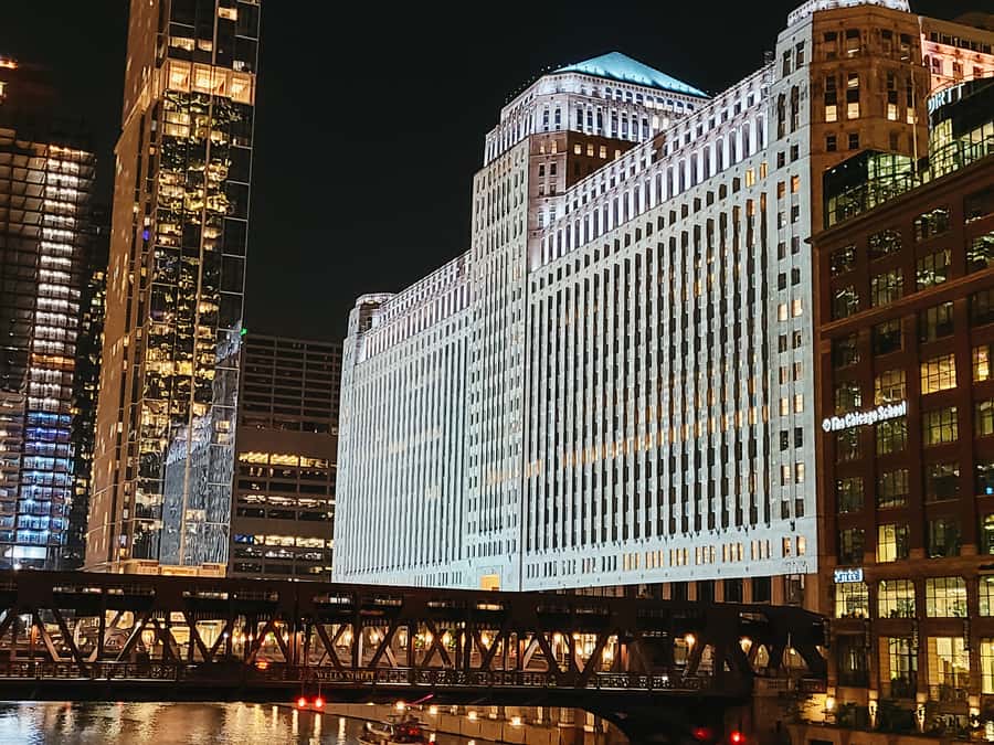 Chicago: Fireworks Cruise with Lake or River Viewing Options - The Chicago Lock System: Engineering Plus a Built-in Delay