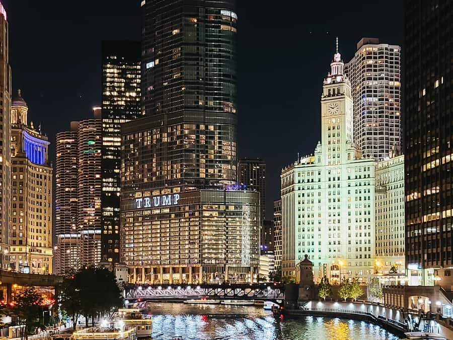 Chicago: Fireworks Cruise with Lake or River Viewing Options - River vs Lake Michigan: Picking the Right Route for Your Night