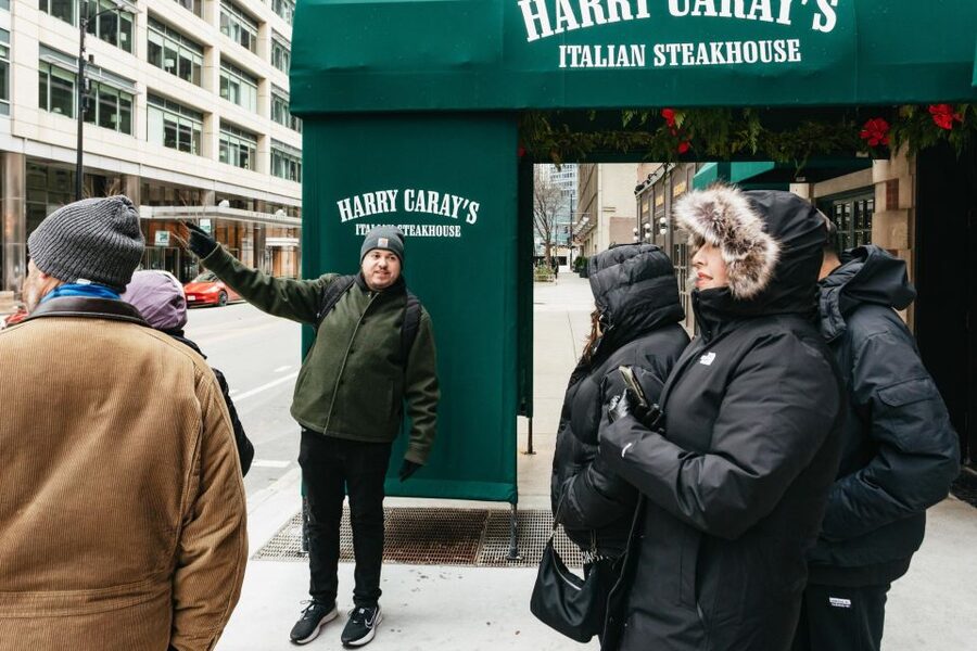 Chicago: Gangsters and Food Tasting Walking Tour - River North, gangsters, and why the food theme actually works