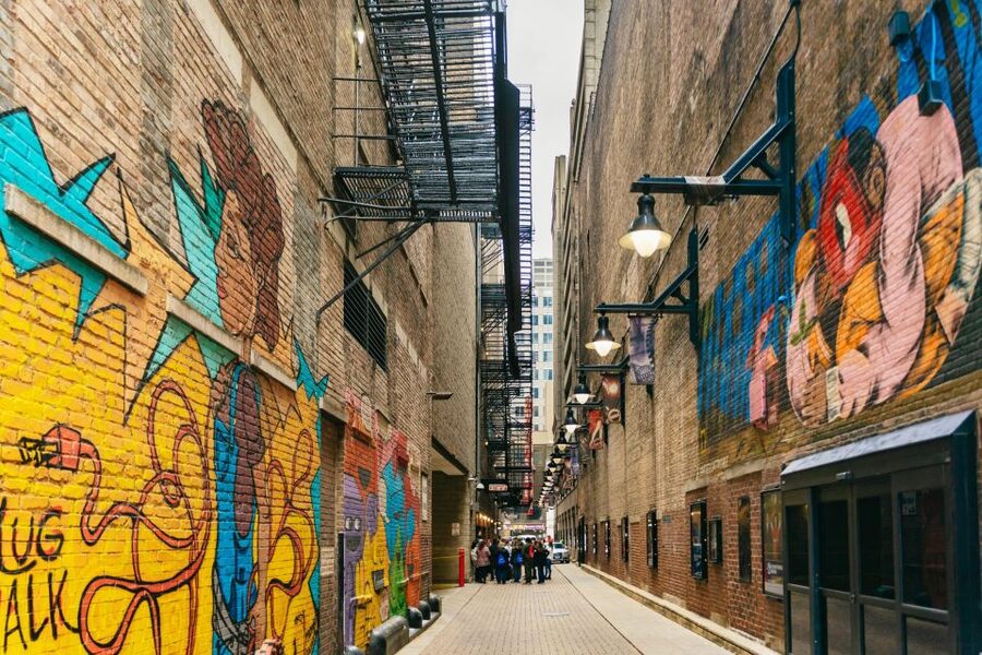 Chicago: Gangsters and Ghosts Guided Walking Tour - Should you book Chicago Gangsters and Ghosts?