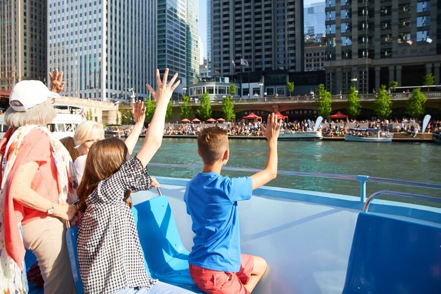 Chicago: Narrated Sightseeing River and Lake Cruise - Getting to First Lady at Michigan Avenue and Wacker