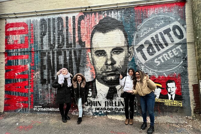 Chicago Night Crimes Tour by Bus - Meeting at 163 E Pearson: the start that sets the pace