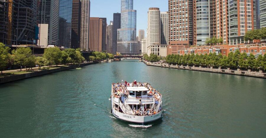 Chicago River: 1.5-Hour Guided Architecture Cruise - The route: DuSable Bridge, Wolf Point, and back past the Riverwalk