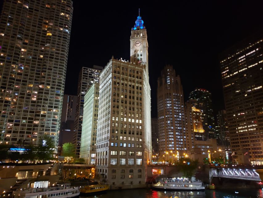 Chicago River: 1.5-Hour Guided Architecture Cruise - Stop-by-stop: what to look for as you pass Marina City, the Merchandise Mart, and Willis Tower