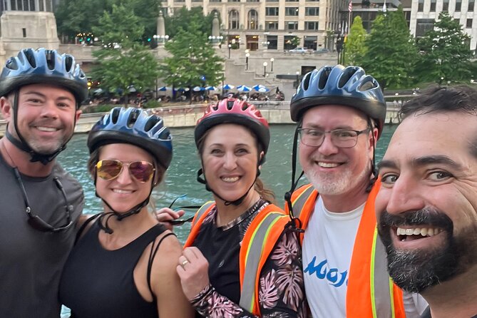 Chicago's Ultimate City Bike Tour - Grant Park, Buckingham Fountain, Millennium Park, and the Loop skyline
